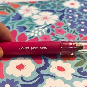 Les Beauty eyeshadow crayon in Velvet Thorn, new